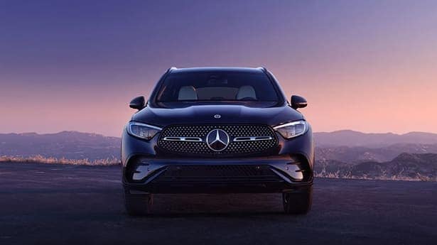 What%20does%20the%20DISTRONIC%C2%AE%20Feature%20Do%20in%20Mercedes-Benz%20Models_%20post.jpg