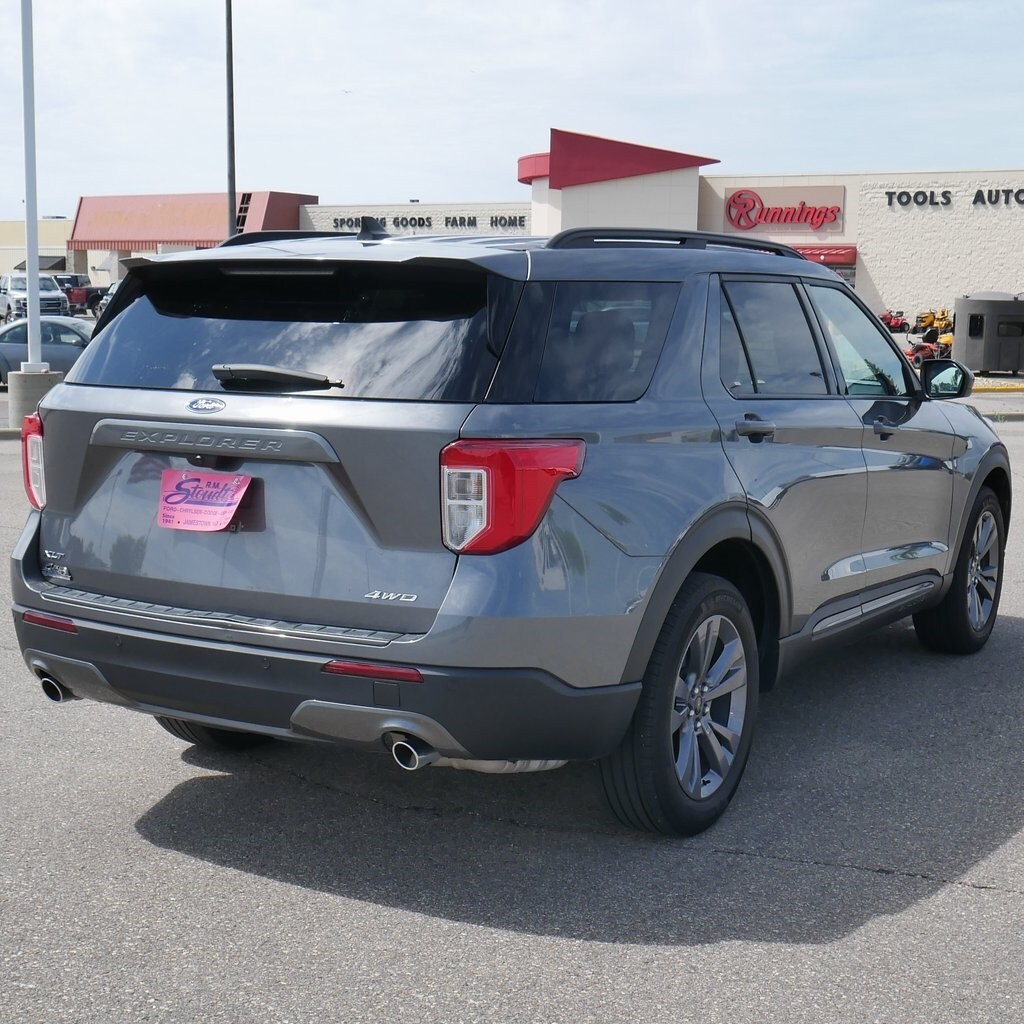 2023 Ford Explorer XLT photo 3