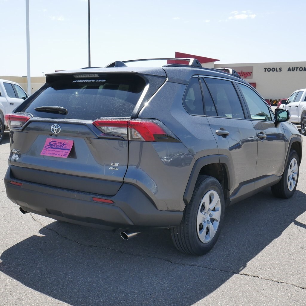 2021 Toyota RAV4 LE photo 4