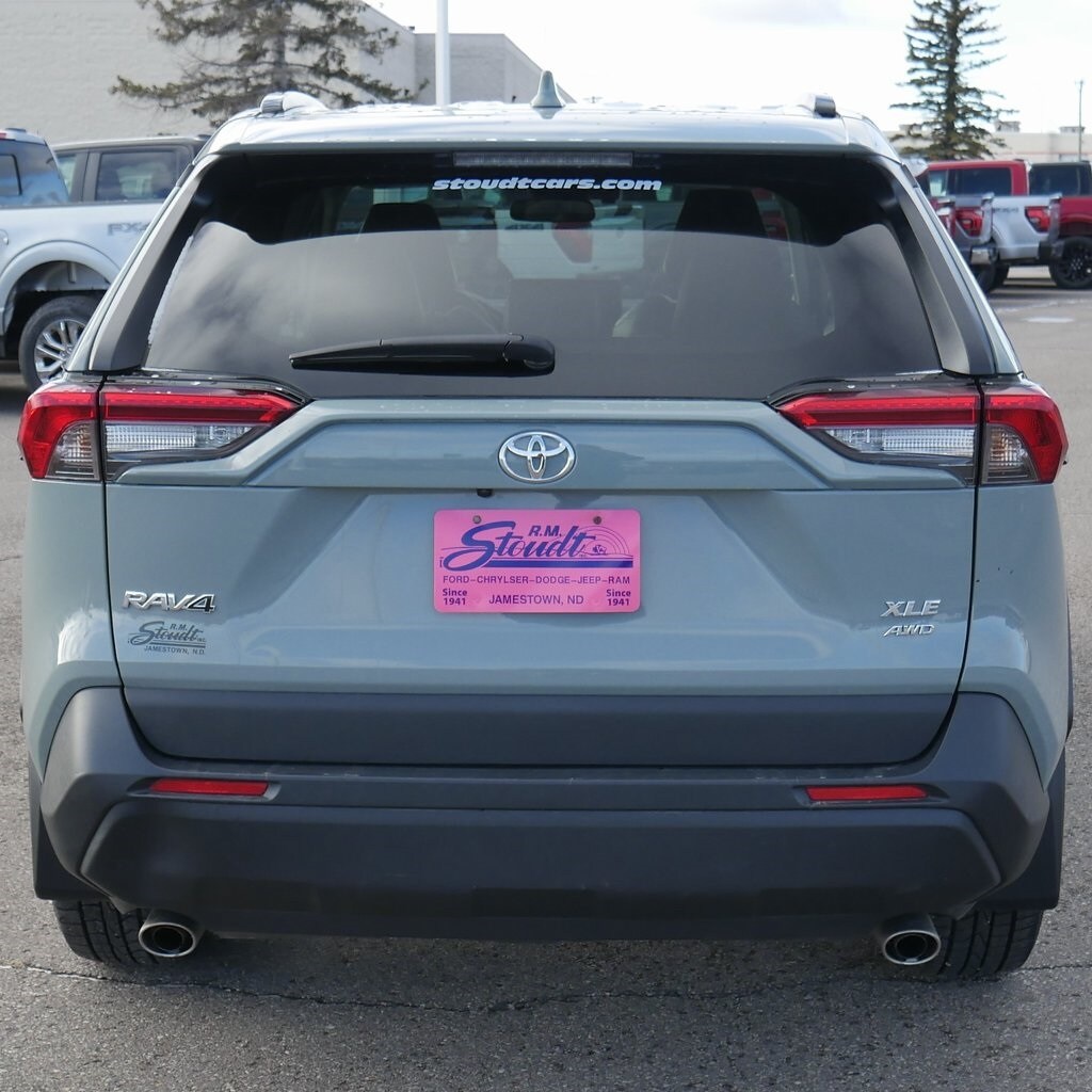 2023 Toyota RAV4 XLE Premium photo 2