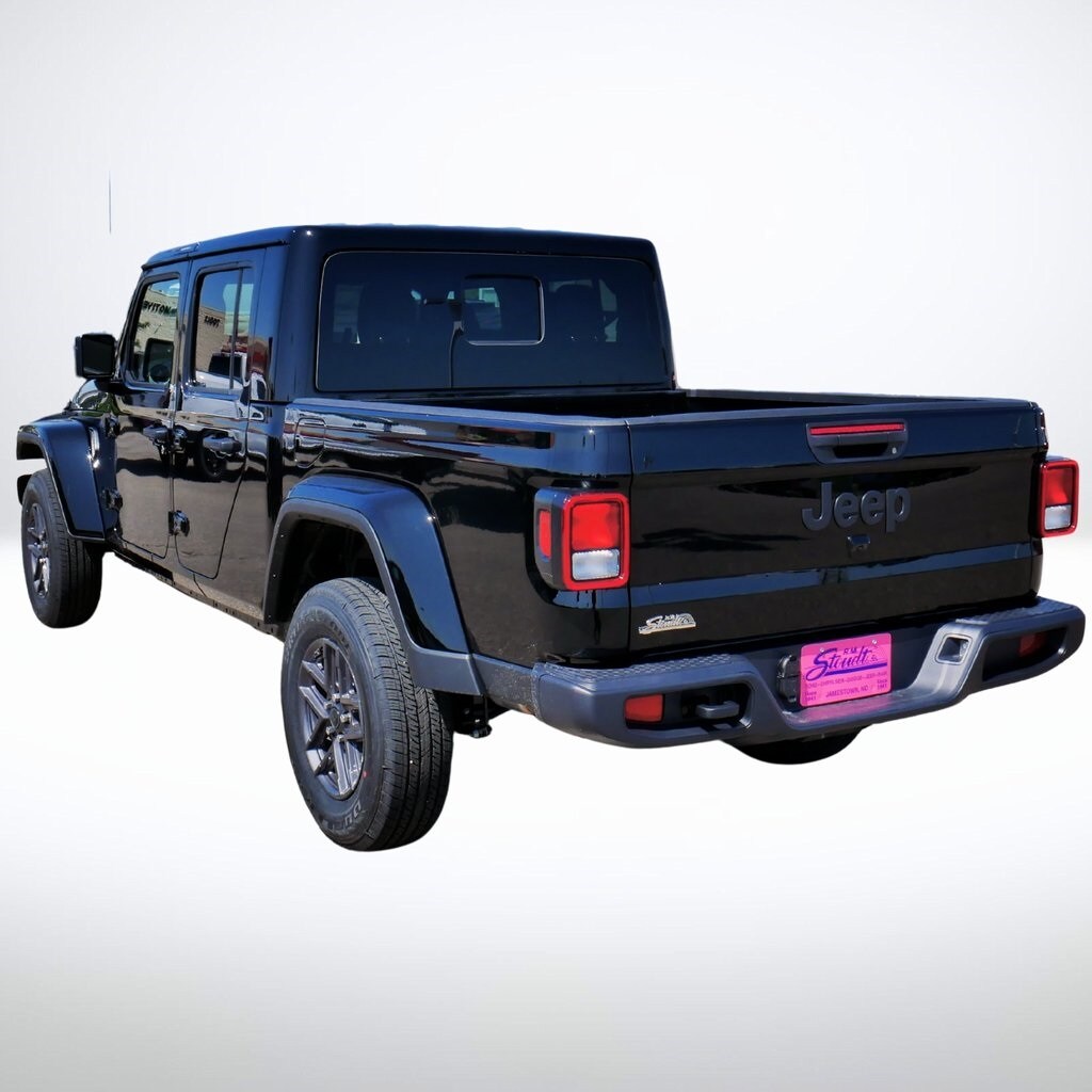 2025 Jeep Gladiator Sport S photo 2