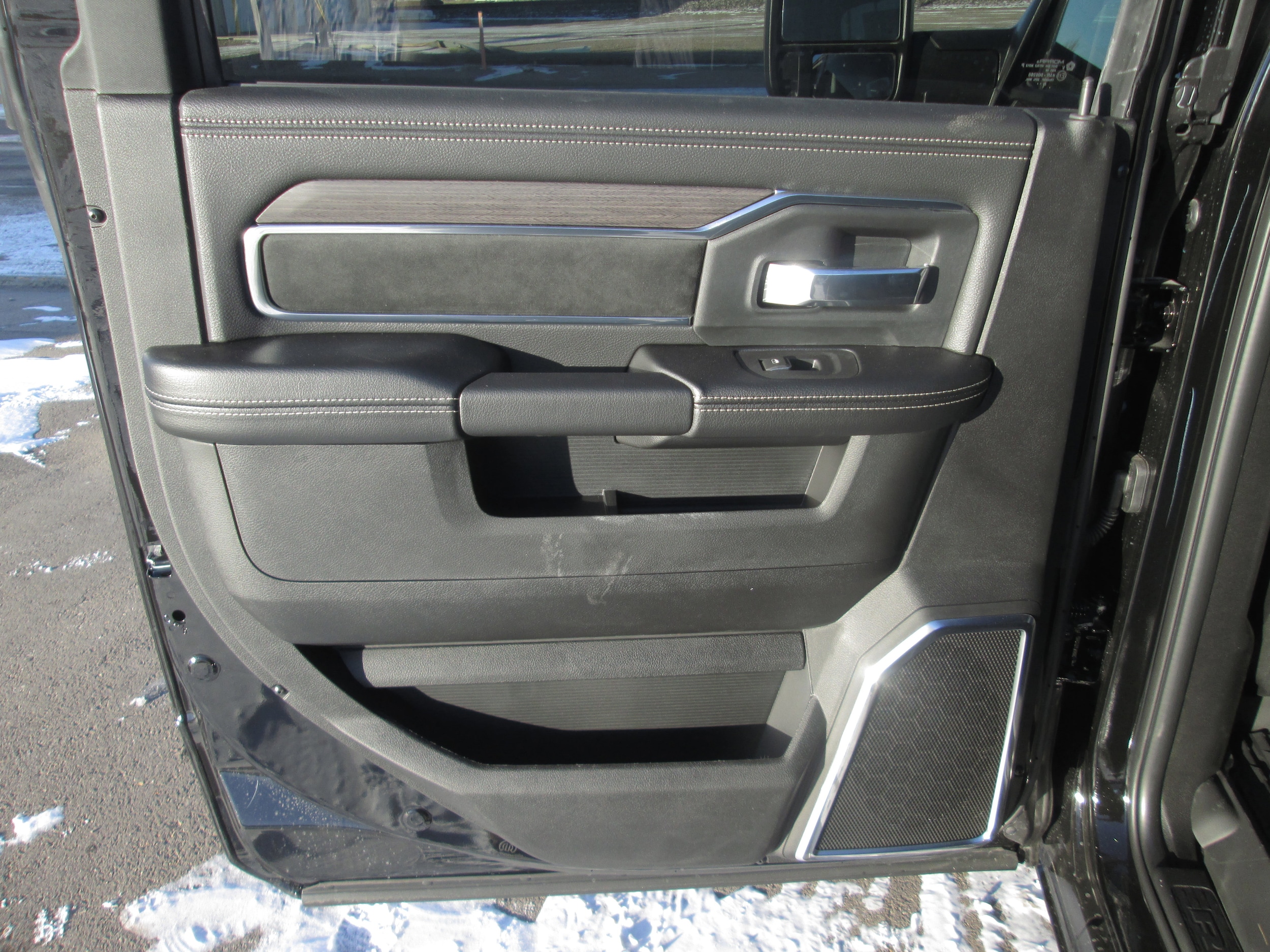 2026 RAM 3500 Laramie - Photo 18