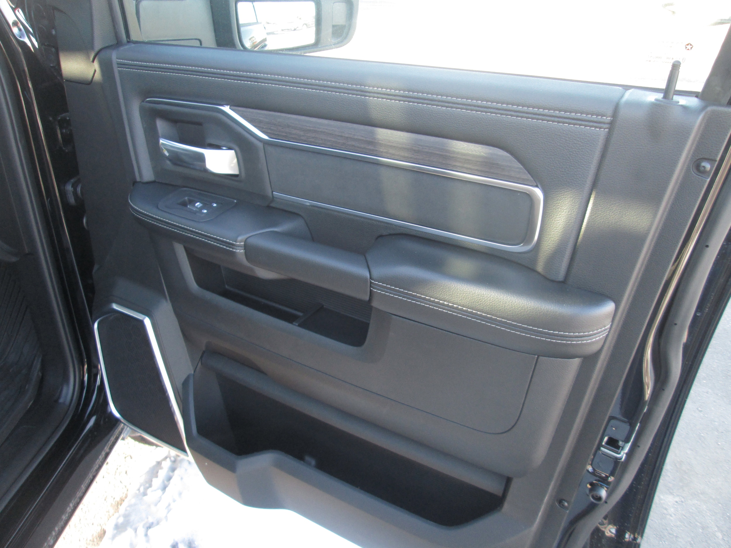 2026 RAM 3500 Laramie - Photo 20