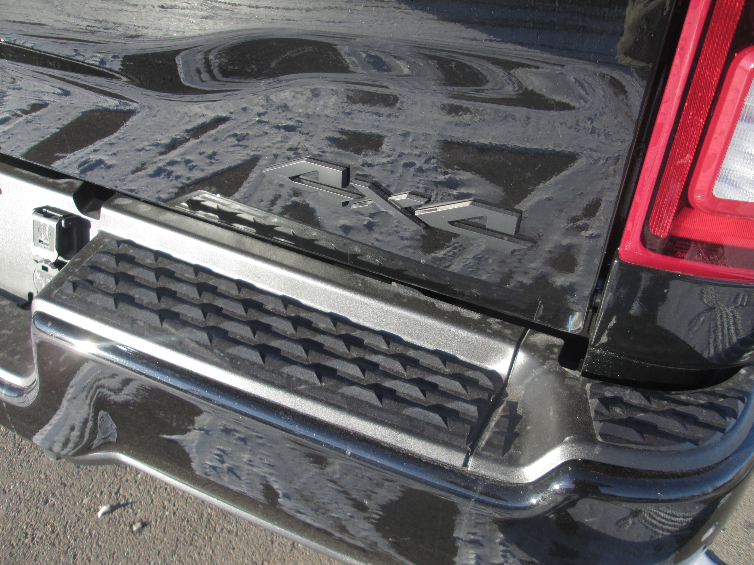 2026 RAM 3500 Laramie - Photo 8