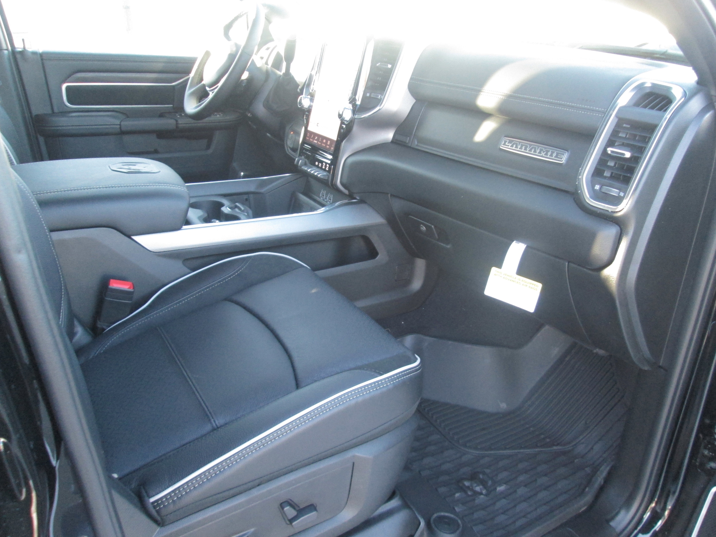 2026 RAM 3500 Laramie - Photo 19