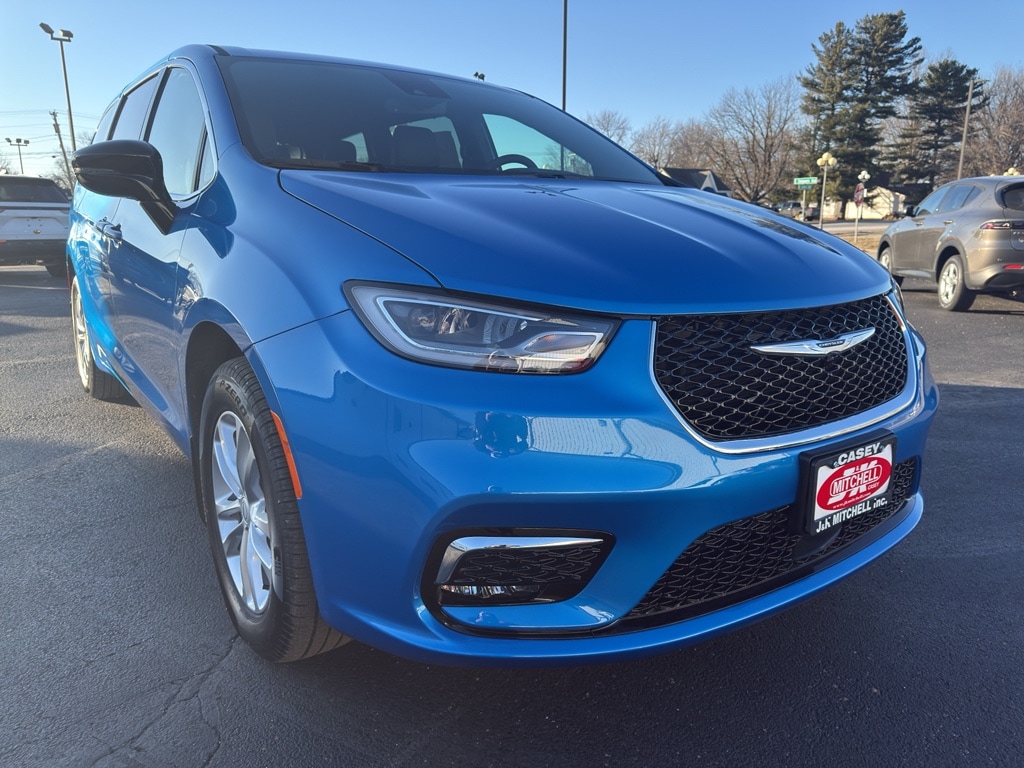 New 2026 Chrysler Pacifica SELECT AWD Passenger Van