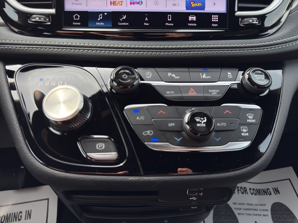 2026 Chrysler Pacifica Select - Photo 20