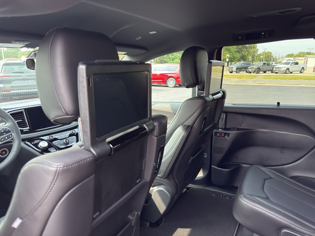 2026 Chrysler Pacifica Select - Photo 29