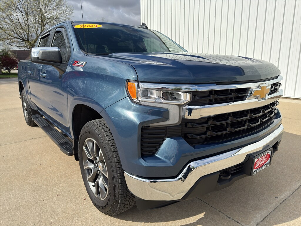 Used 2024 Chevrolet Silverado LT Cab; Crew