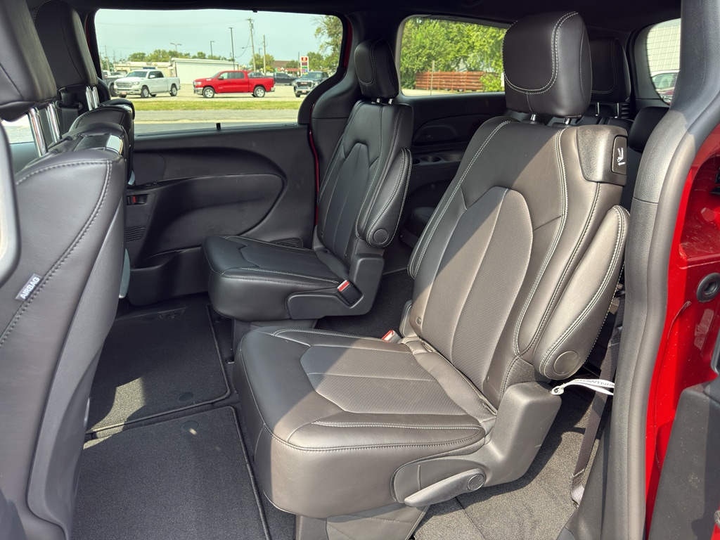 2026 Chrysler Pacifica Select - Photo 27