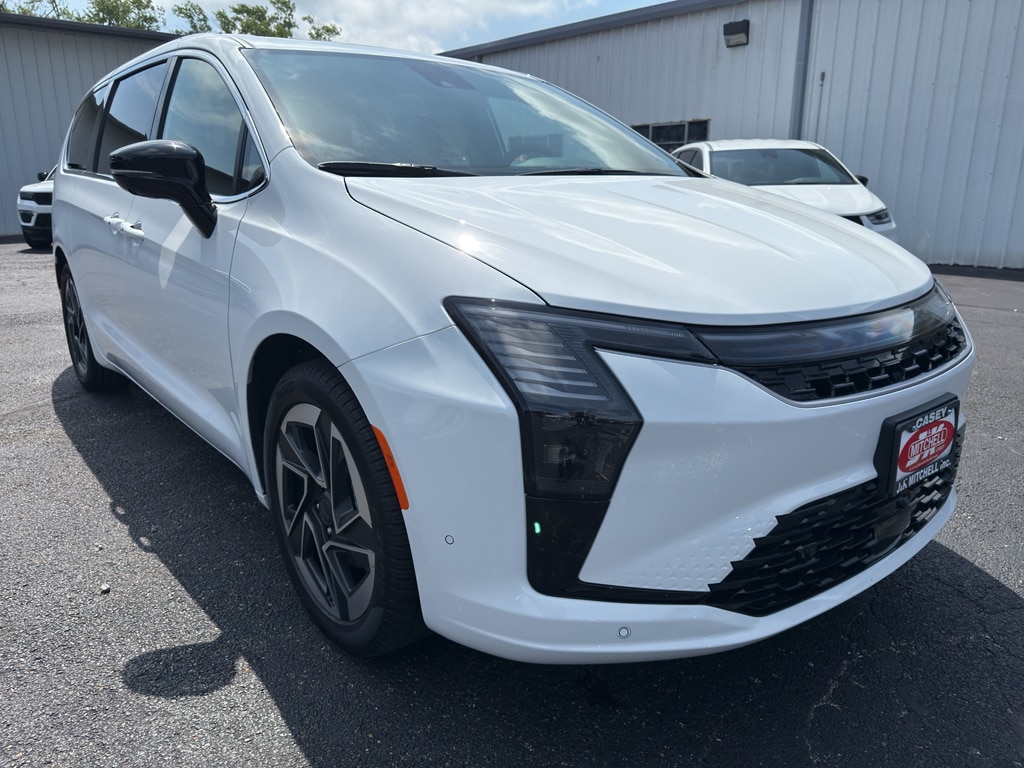 New 2027 Chrysler Pacifica LIMITED Passenger Van