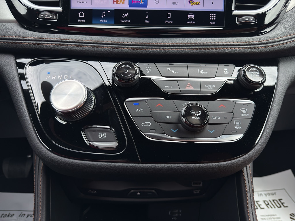 2026 Chrysler Pacifica Pinnacle - Photo 19