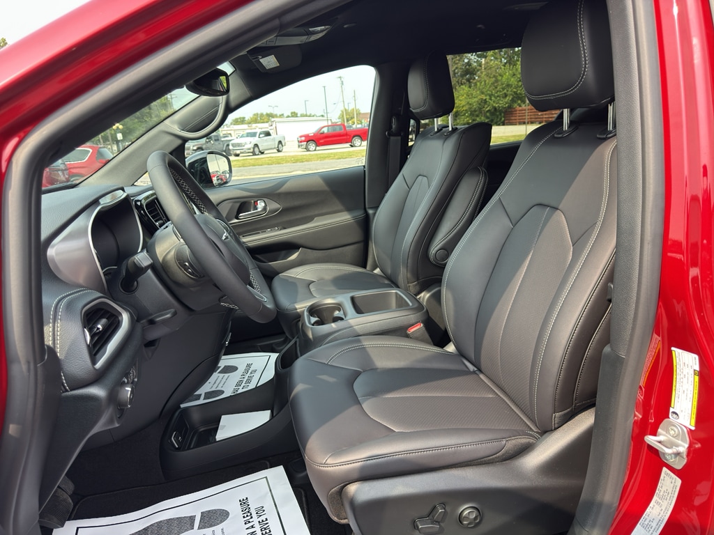 2026 Chrysler Pacifica Select - Photo 10