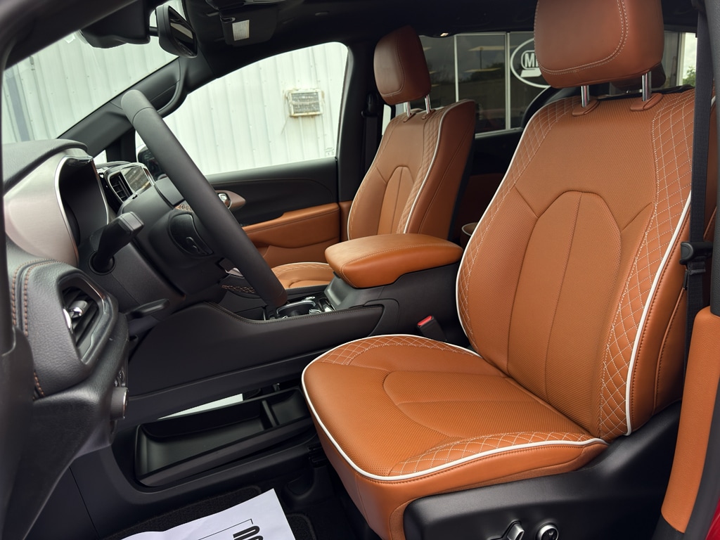 2026 Chrysler Pacifica Pinnacle - Photo 10