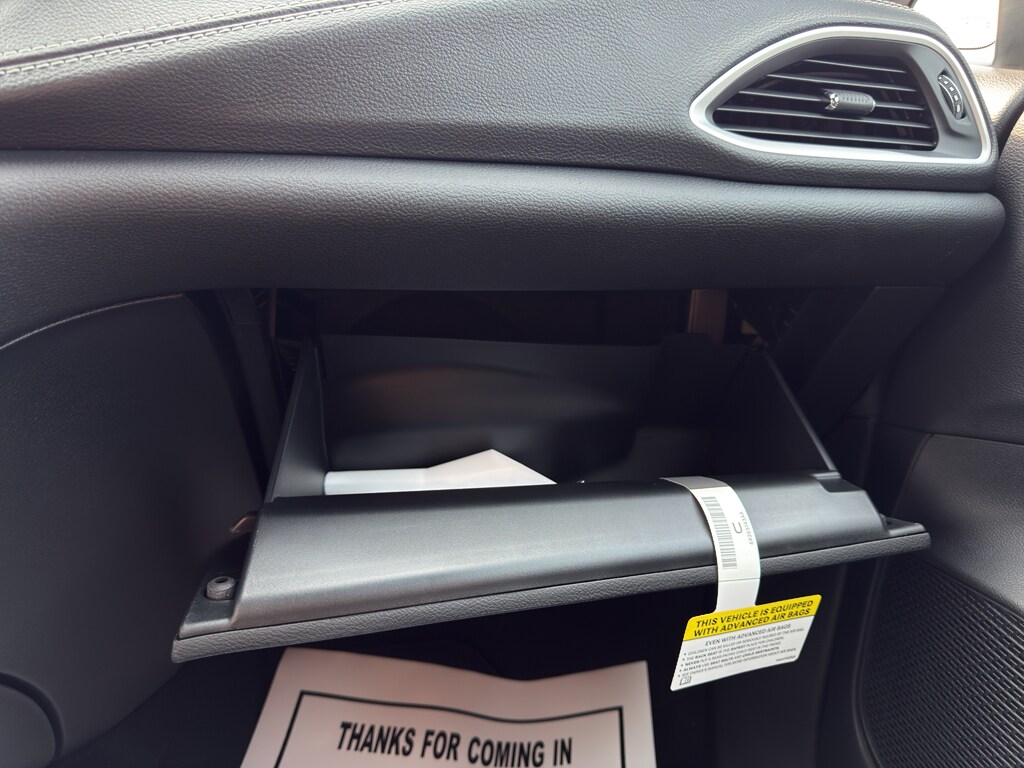 2026 Chrysler Pacifica Select - Photo 25