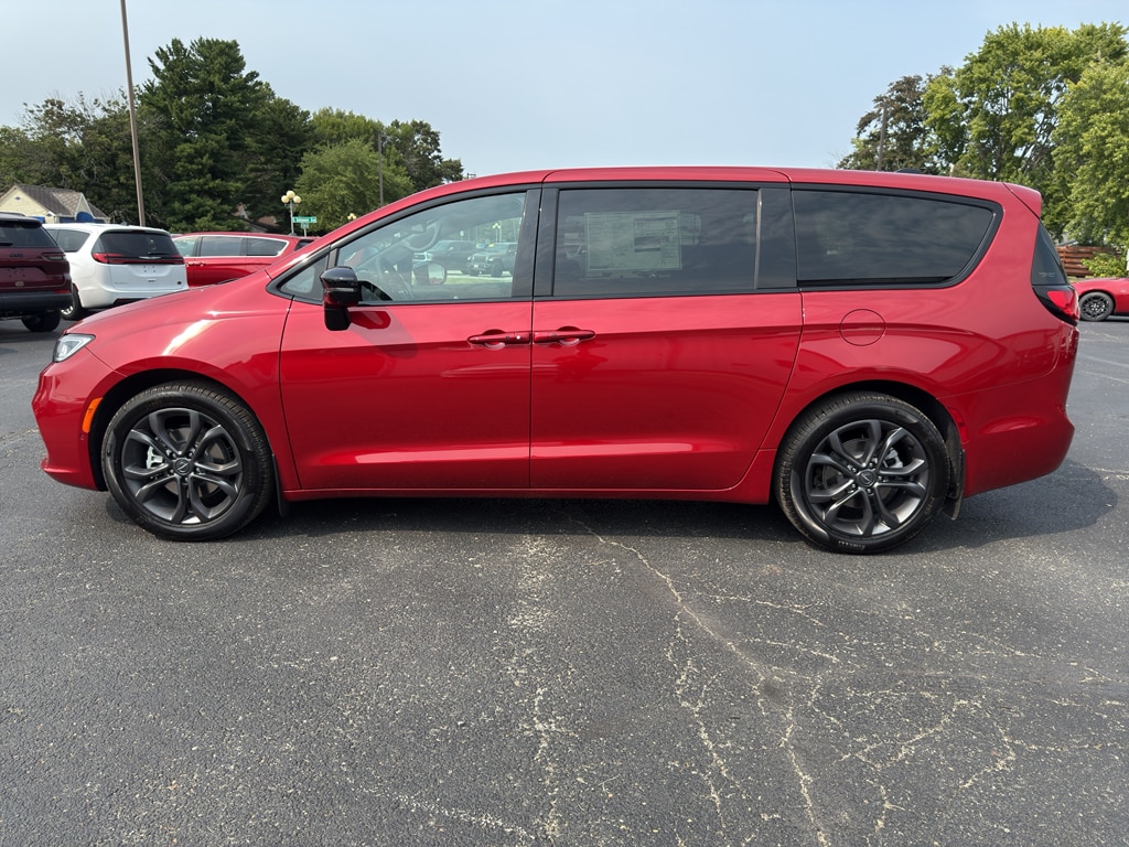 2026 Chrysler Pacifica Select - Photo 9