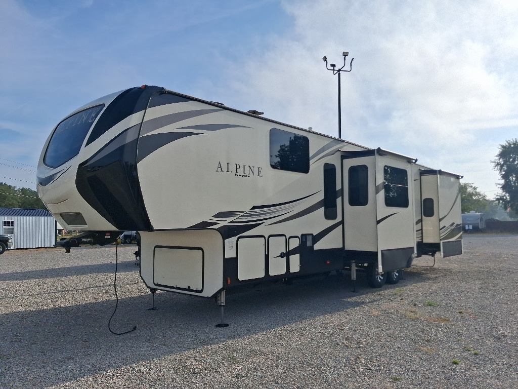 Used 2018 Keystone Alpine FIFTH