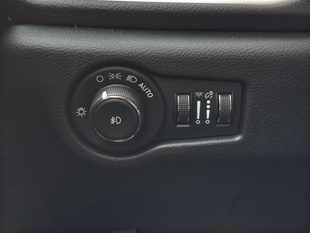 2026 Chrysler Pacifica Select - Photo 12