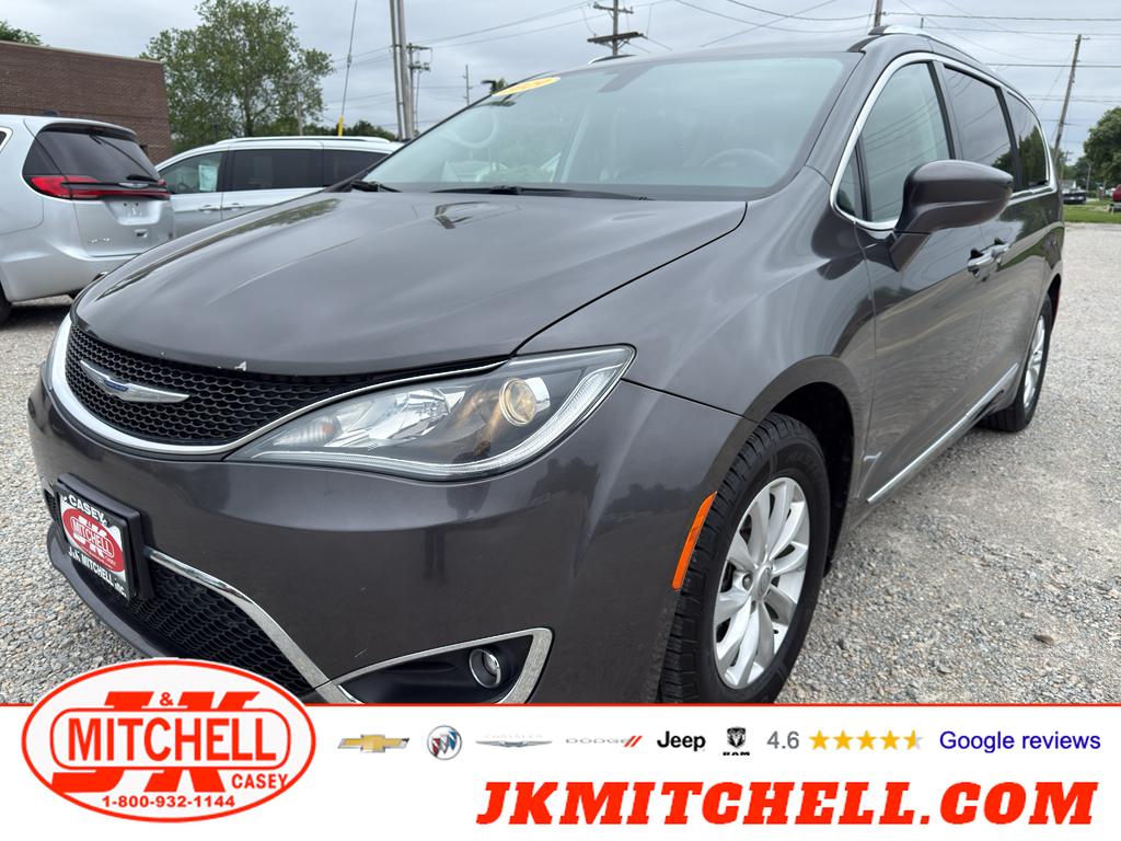 2019 Chrysler Pacifica Touring L's photo
