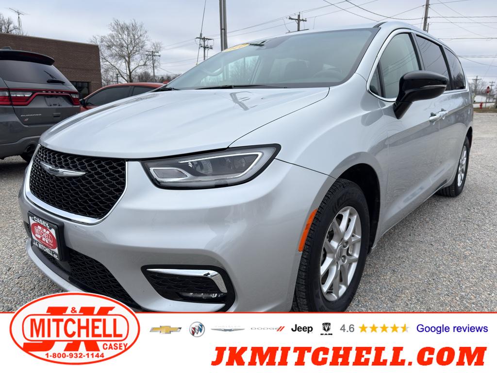 2024 Chrysler Pacifica Touring L's photo