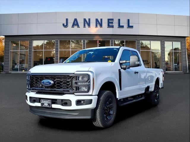 2025 Ford F-250 Super Duty XL's photo