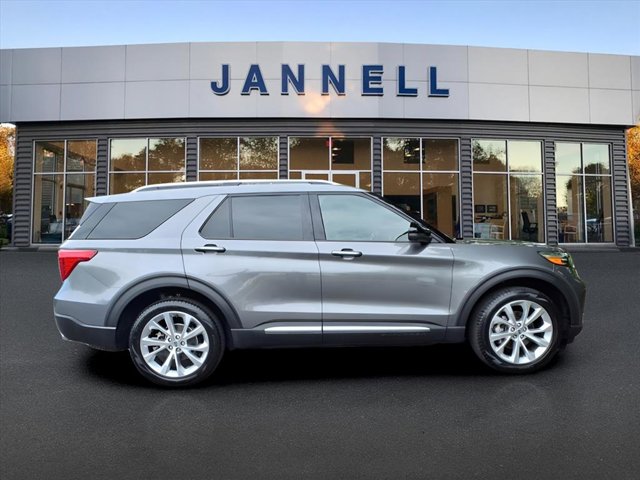 2023 Ford Explorer Platinum photo 2