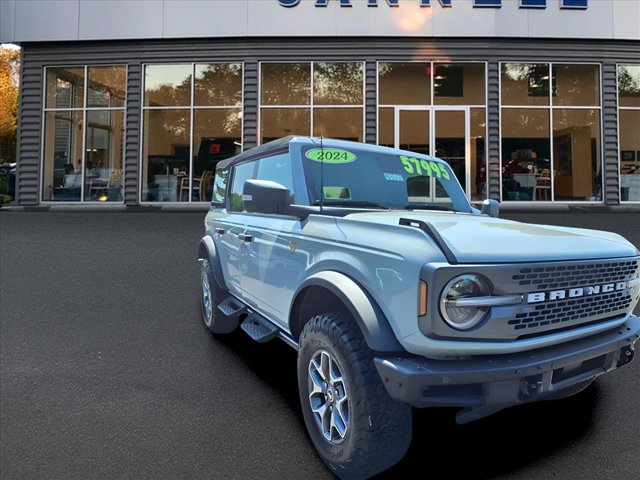 2024 Ford Bronco Badlands photo 3