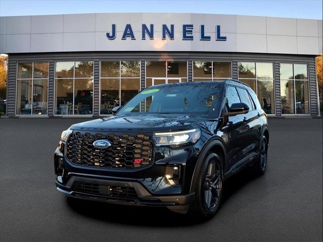 2025 Ford Explorer ST's photo
