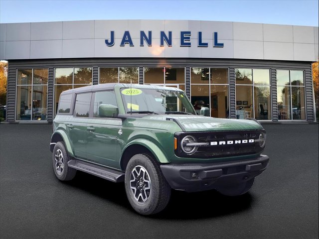 2025 Ford Bronco Outer Banks photo 2
