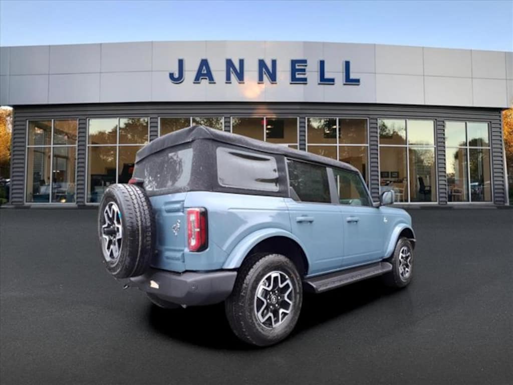 New 2025 Ford Bronco Outer Banks SUV