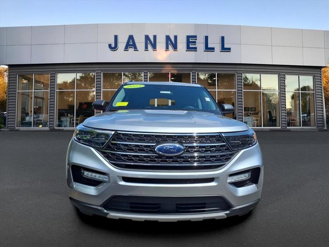 2023 Ford Explorer XLT photo 2