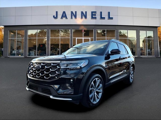 2025 Ford Explorer Platinum's photo