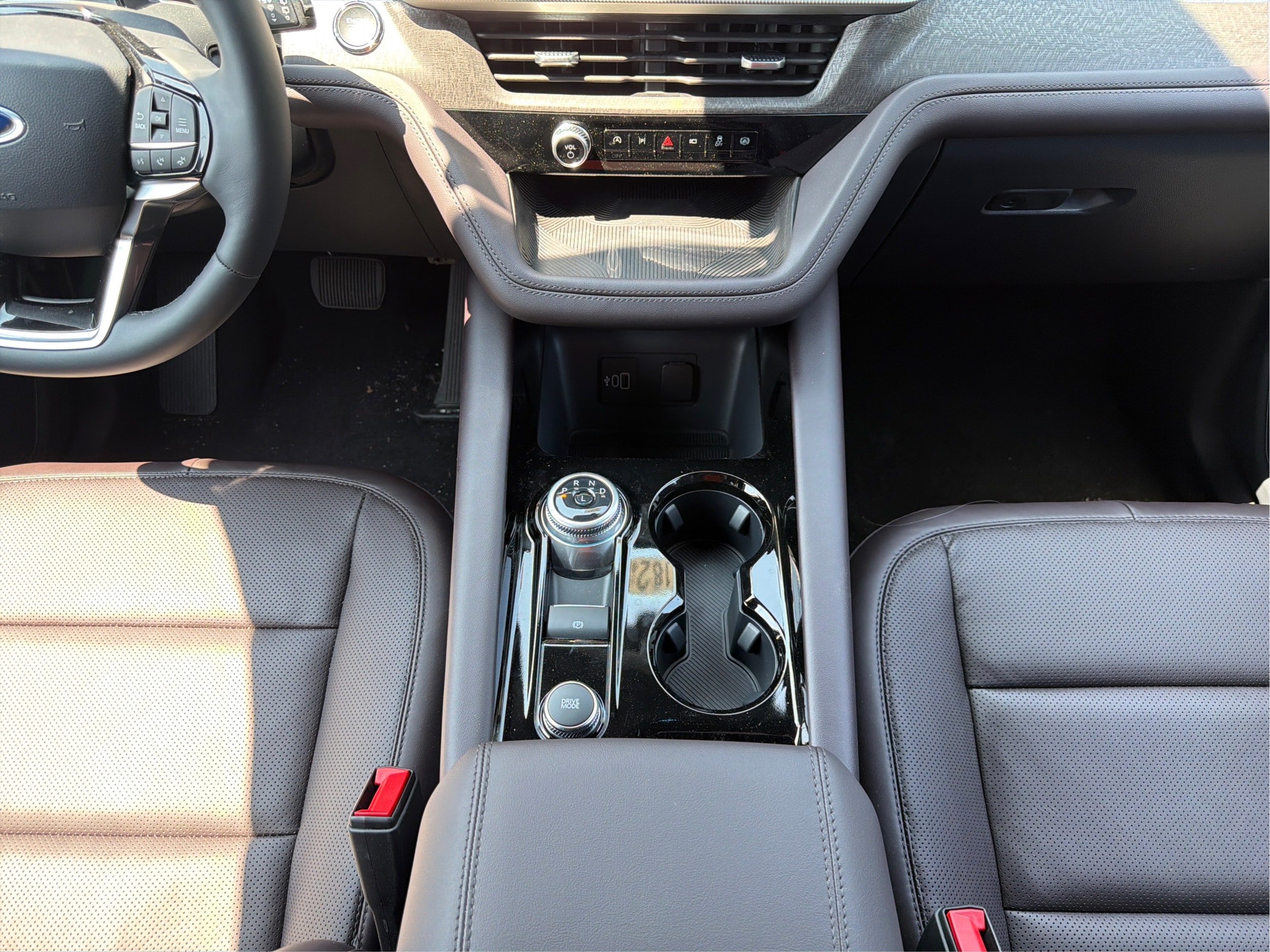 2026 Ford Explorer Platinum - Photo 18