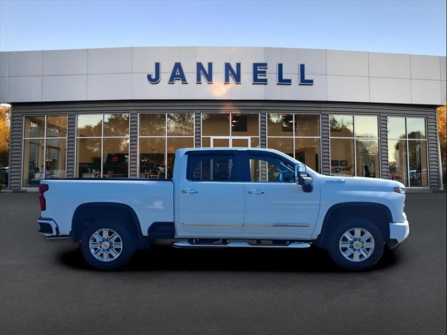 2024 Chevrolet Silverado 2500HD High Country photo 3
