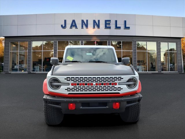 2025 Ford Bronco First Edition photo 3