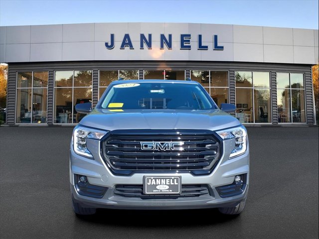 2024 Gmc Terrain SLT photo 2