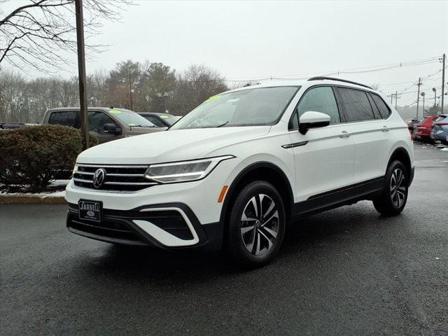 2022 Volkswagen Tiguan S's photo