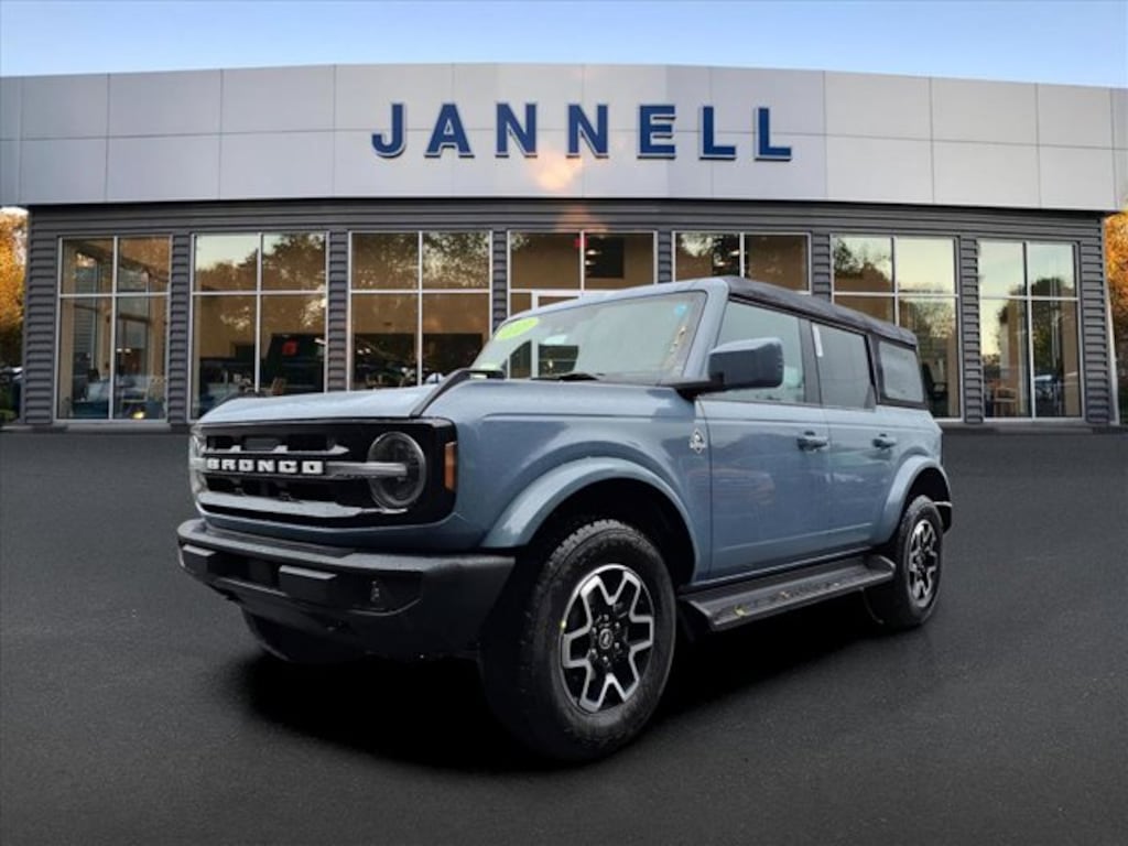 New 2025 Ford Bronco Outer Banks SUV