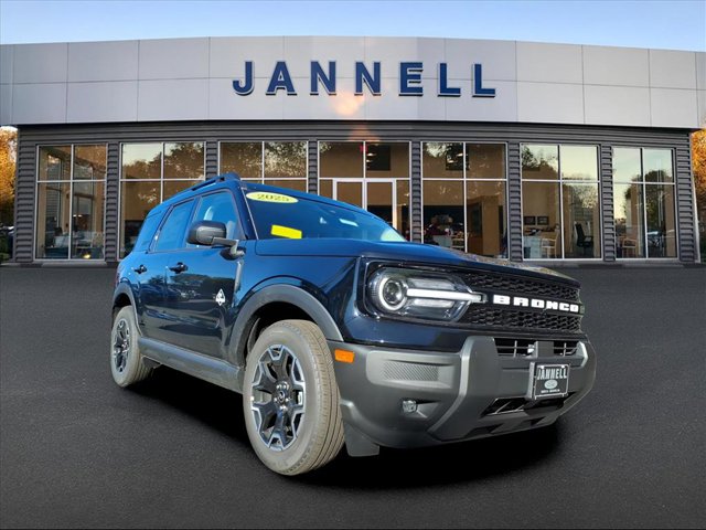 2025 Ford Bronco Sport Outer Banks photo 2