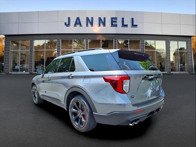 2022 Ford Explorer ST photo 3