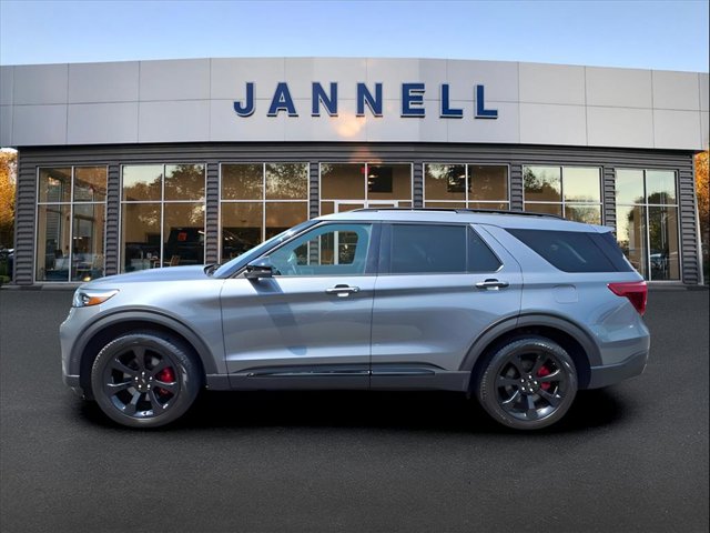 2022 Ford Explorer ST photo 2