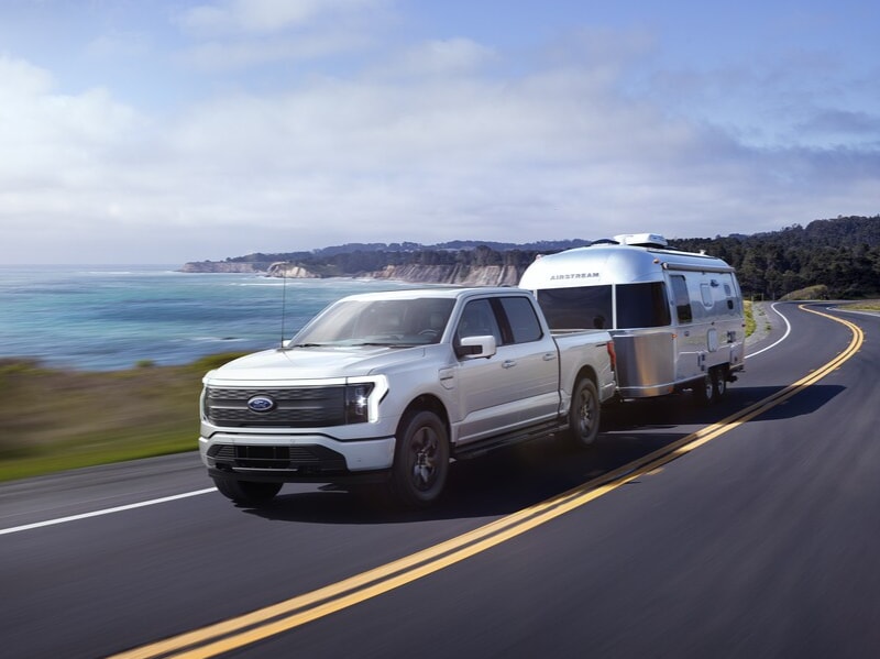 2025-Ford-F150Lightning-Platinum-SuperCrew-Truck-L02-800x600.jpeg