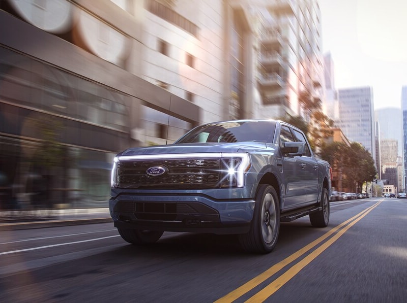 2025-Ford-F150Lightning-Platinum-SuperCrew-Truck-L01-800x597.jpeg