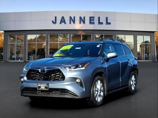 2022 Toyota Highlander Limited's photo
