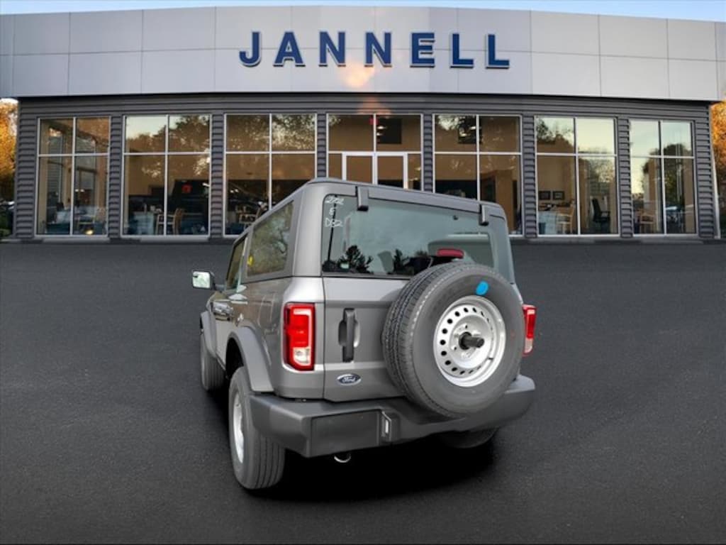 New 2025 Ford Bronco Base SUV