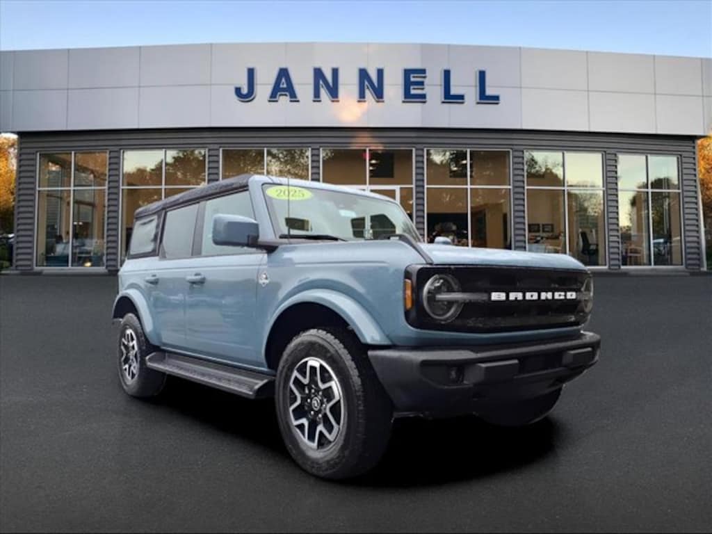 New 2025 Ford Bronco Outer Banks SUV