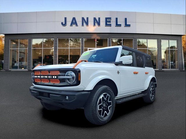 2023 Ford Bronco 4-Door Outer Banks's photo