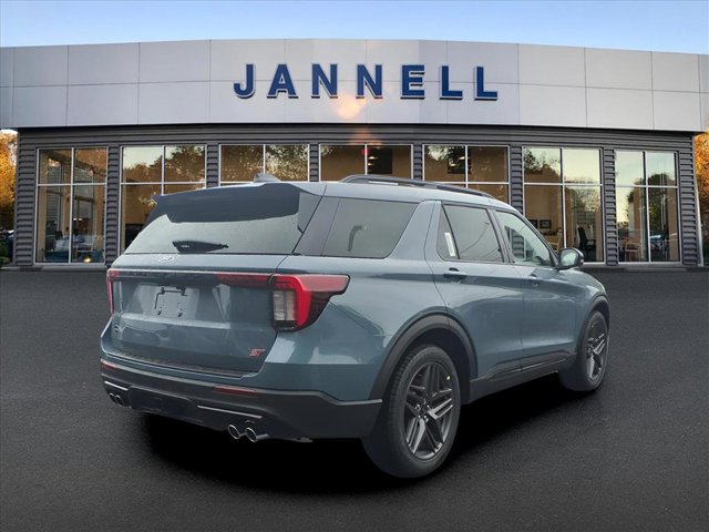 2025 Ford Explorer ST photo 2