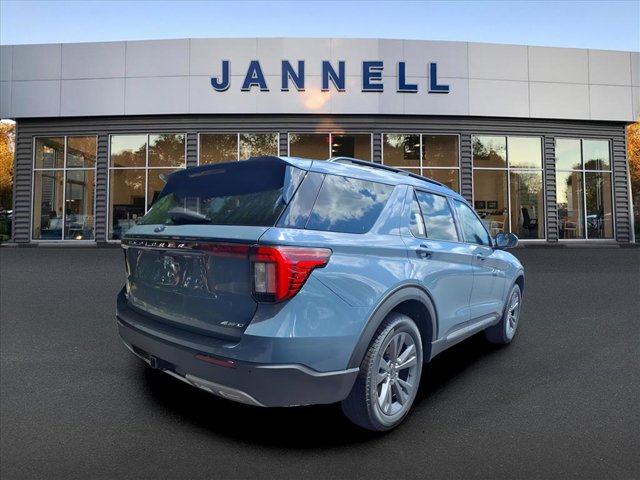 2025 Ford Explorer photo 3