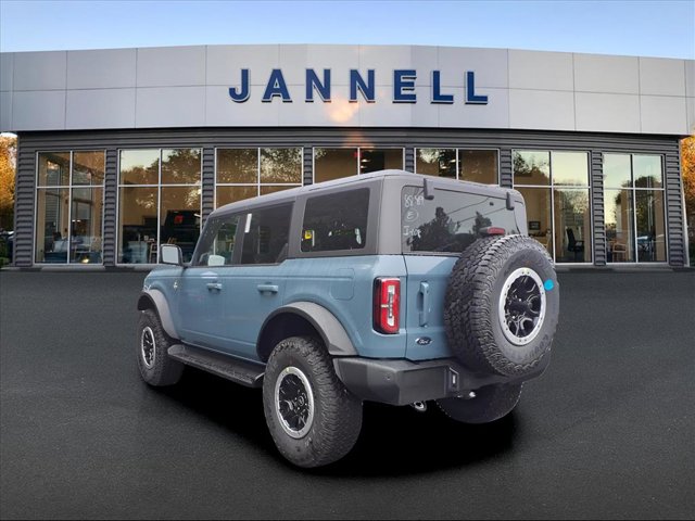 2025 Ford Bronco Outer Banks photo 2